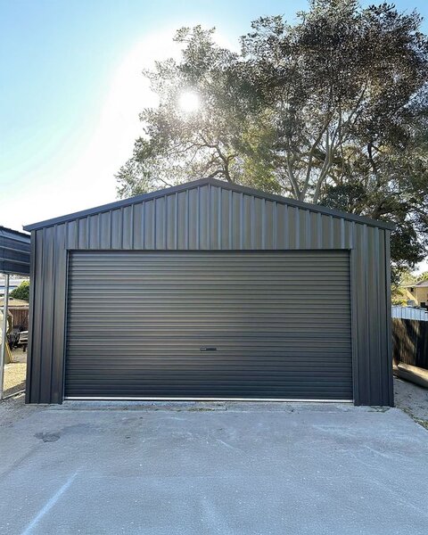 Facem garaje din panou sandwich